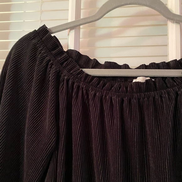 Off the shoulder top - Picture 2 of 2